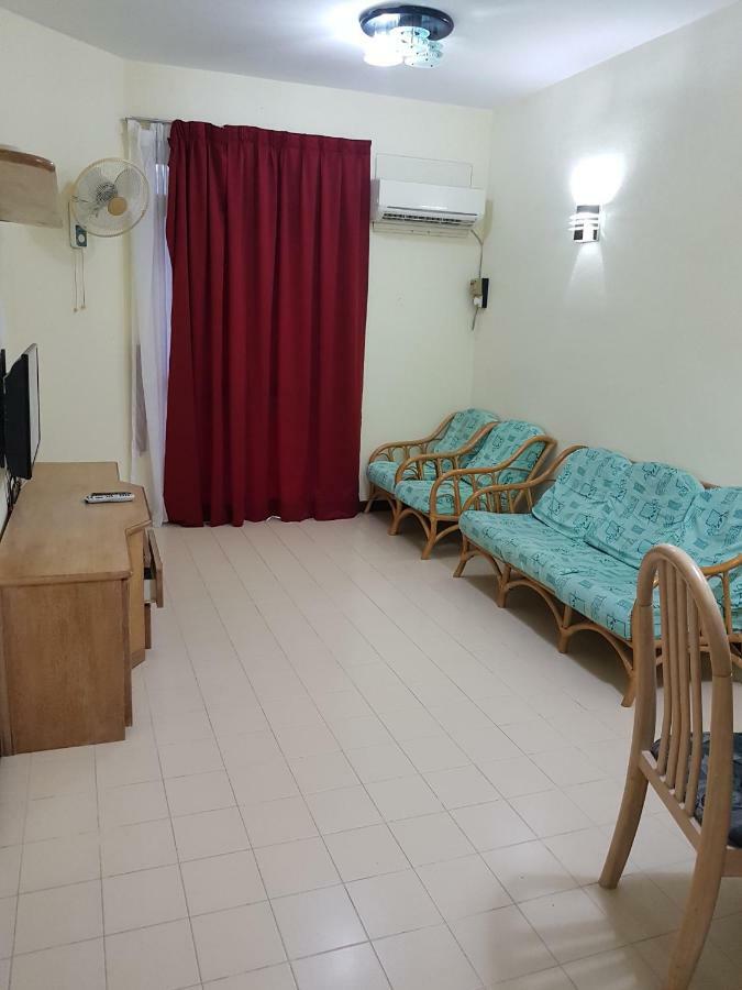 Home Stay Bayu Emas Appartment, Batu Ferringhi Zewnętrze zdjęcie