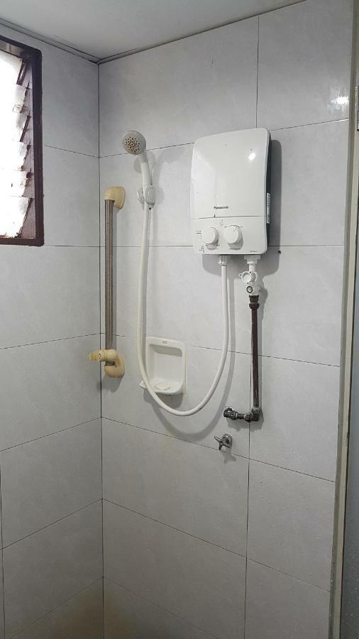 Home Stay Bayu Emas Appartment, Batu Ferringhi Zewnętrze zdjęcie