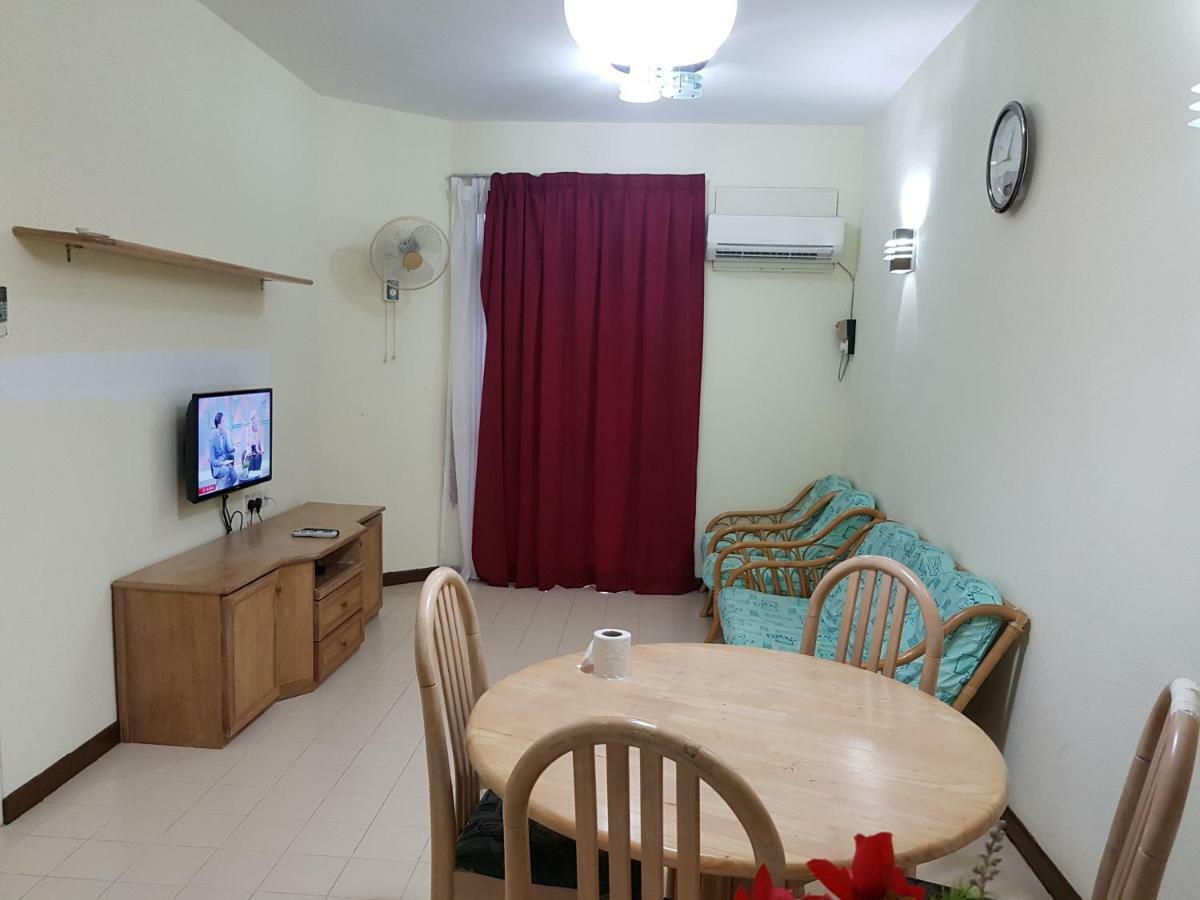 Home Stay Bayu Emas Appartment, Batu Ferringhi Zewnętrze zdjęcie