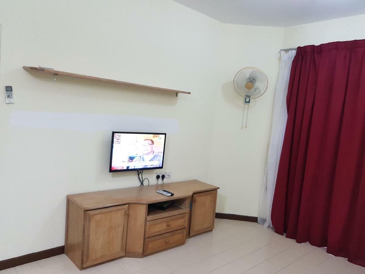 Home Stay Bayu Emas Appartment, Batu Ferringhi Zewnętrze zdjęcie