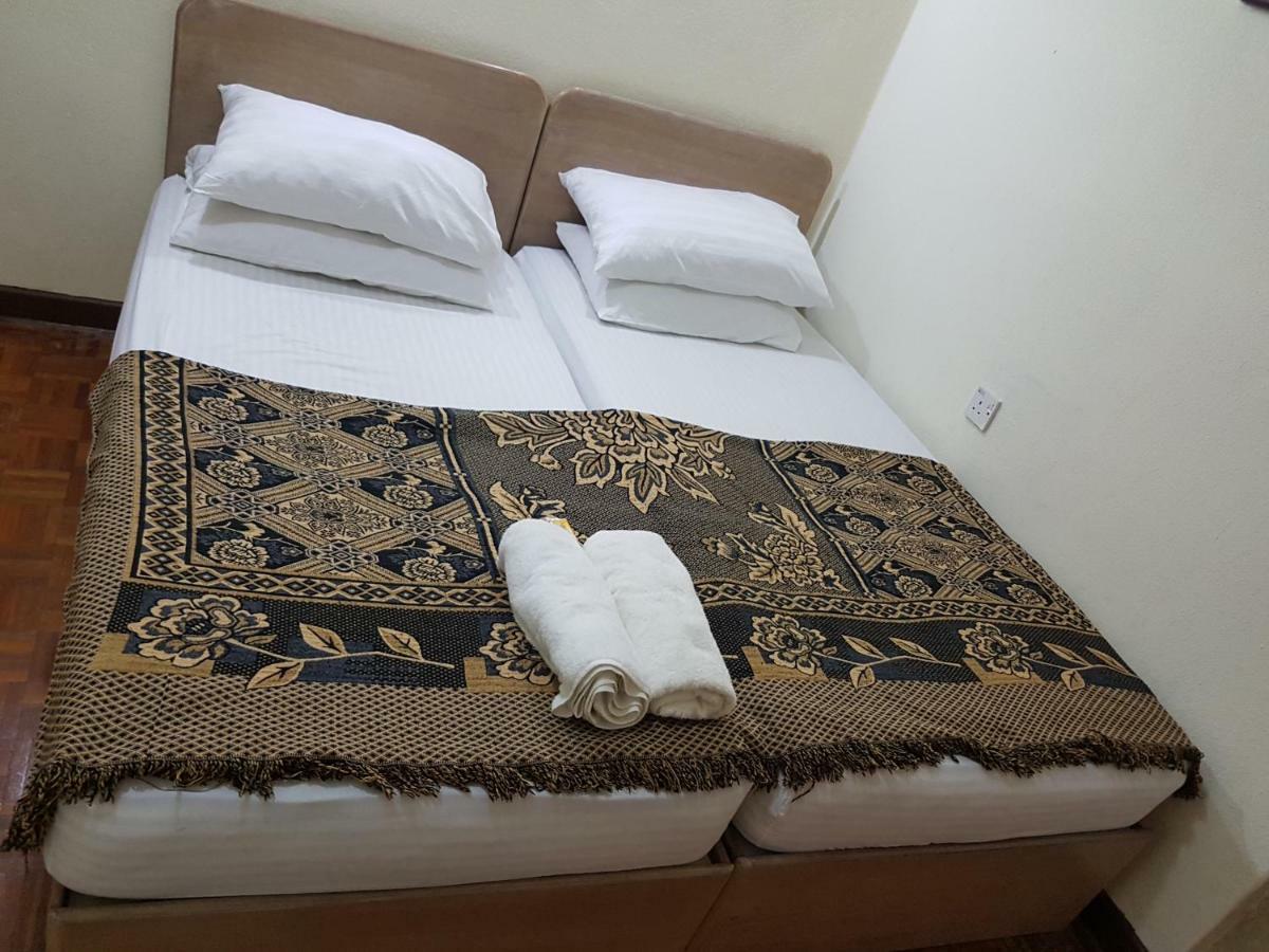 Home Stay Bayu Emas Appartment, Batu Ferringhi Zewnętrze zdjęcie